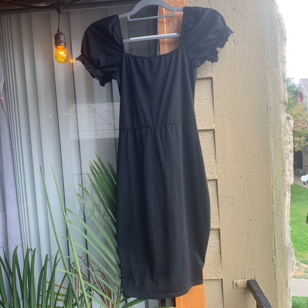 Cute black dress. Very trendy.